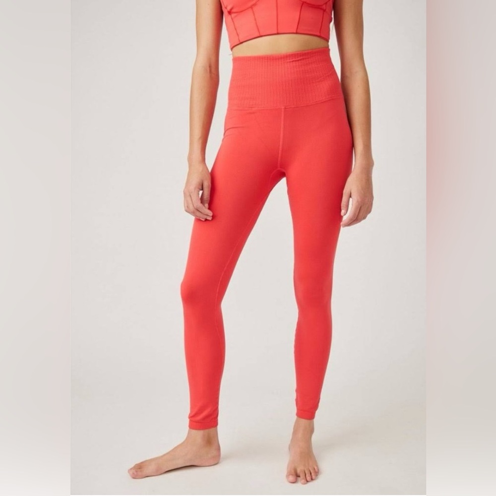 NWT Free People movement Good Karma leggings in Cayenne - Picture 2 of 2